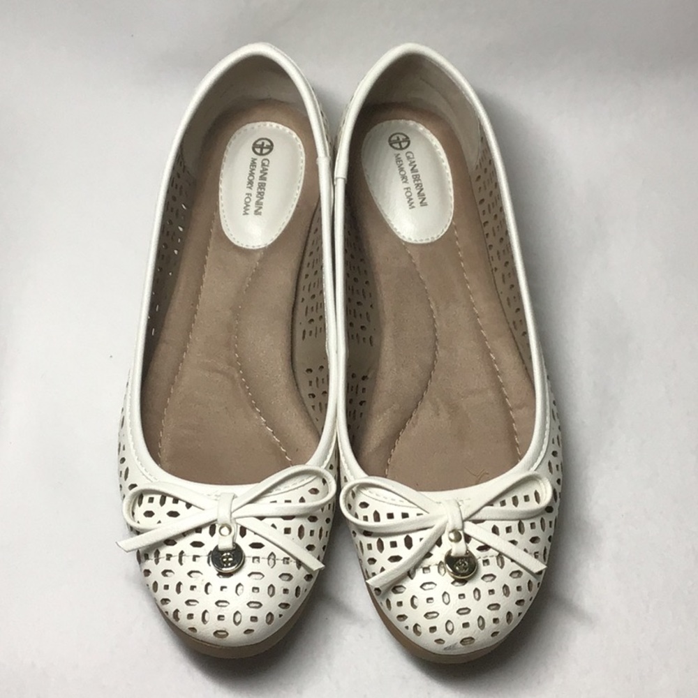 Giani Bernini Odeysa White Ballet Flats